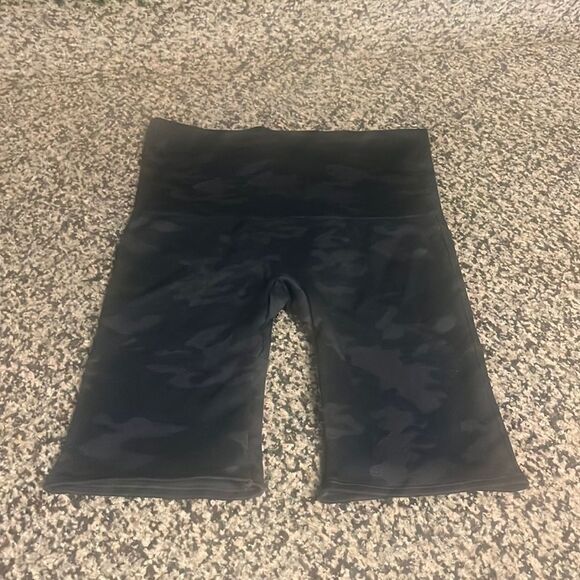 SPANX woman’s shorts - Picture 3 of 3